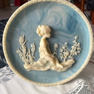 cameo Vintage 1978 Incolay Girl on Meadow, Signed